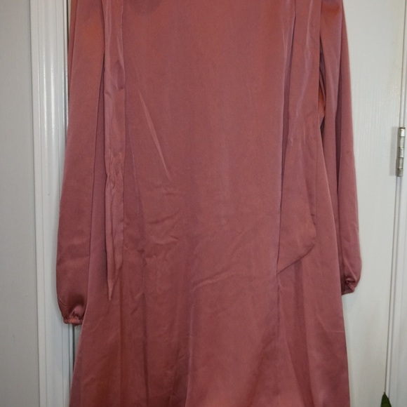 Silk beautiful dress - Picture 2 of 7